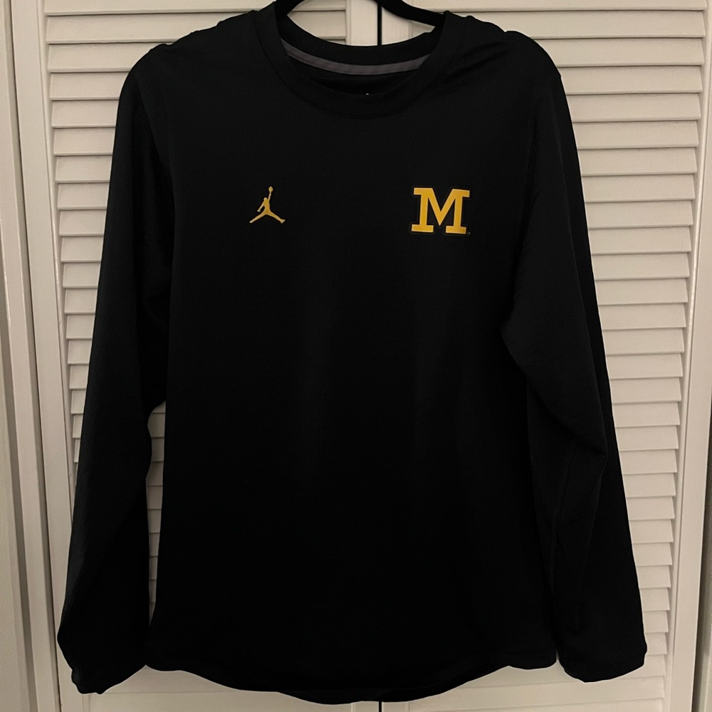 Nike Jordan quilted pullover, small